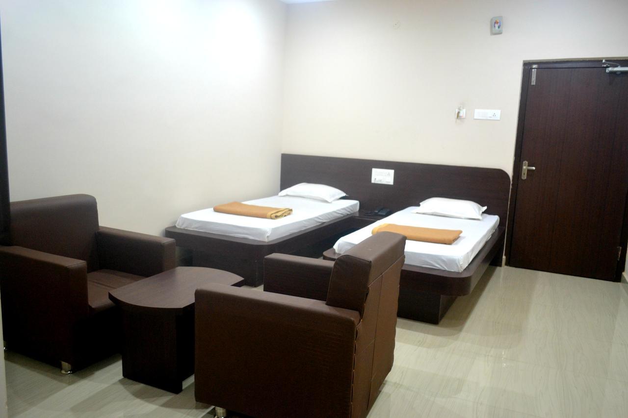 Hotel Bhammars Balangir Kamer foto