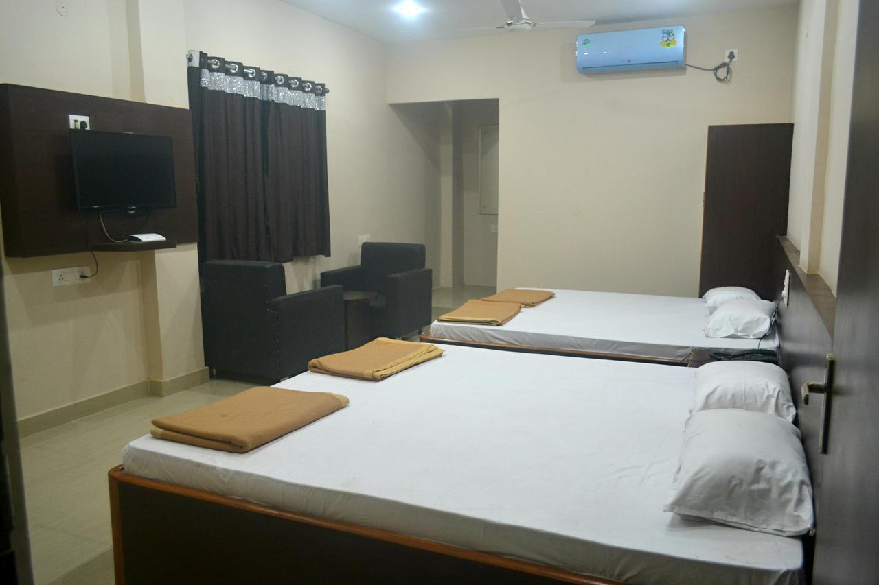 Hotel Bhammars Balangir Kamer foto