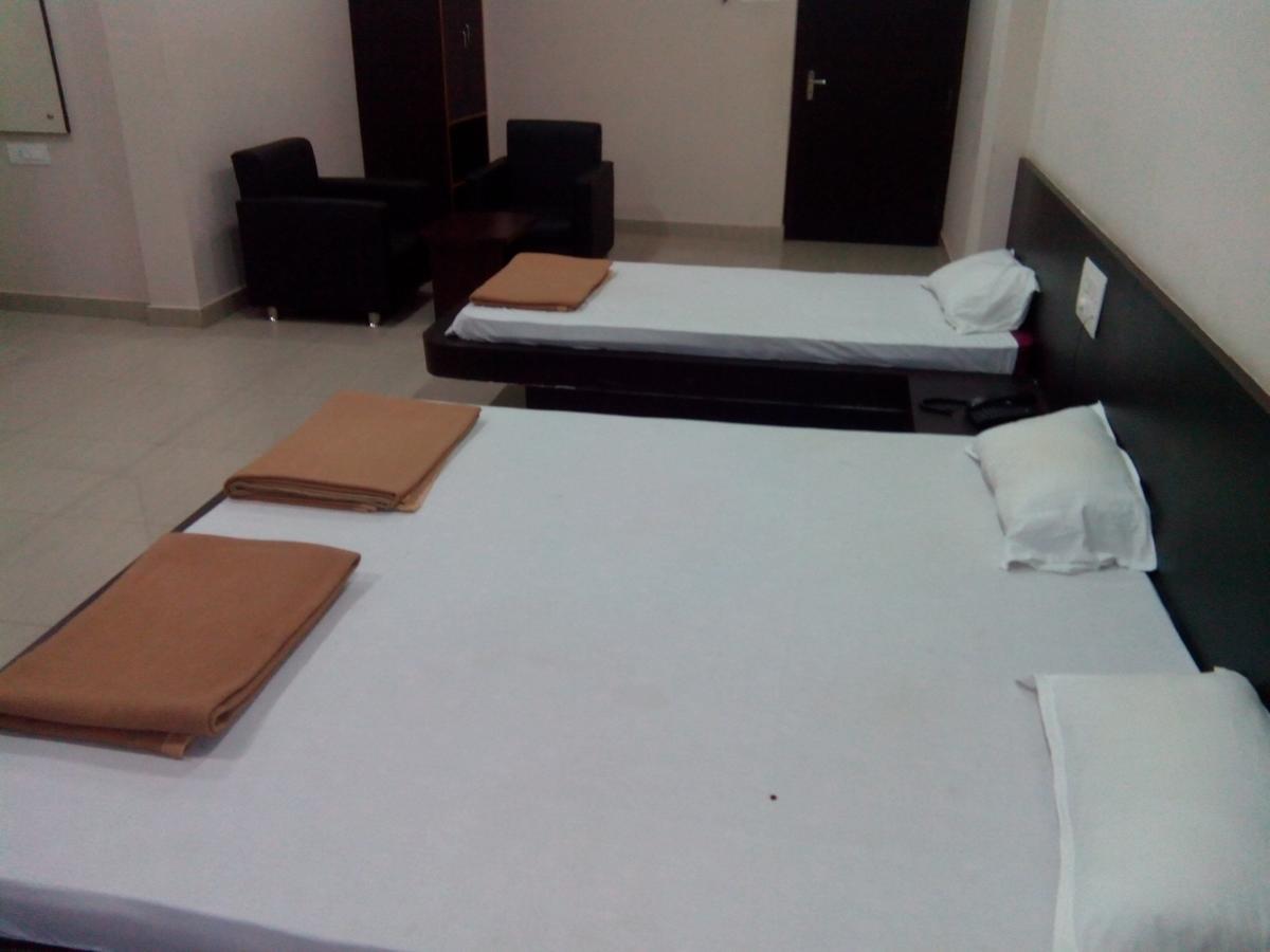 Hotel Bhammars Balangir Buitenkant foto