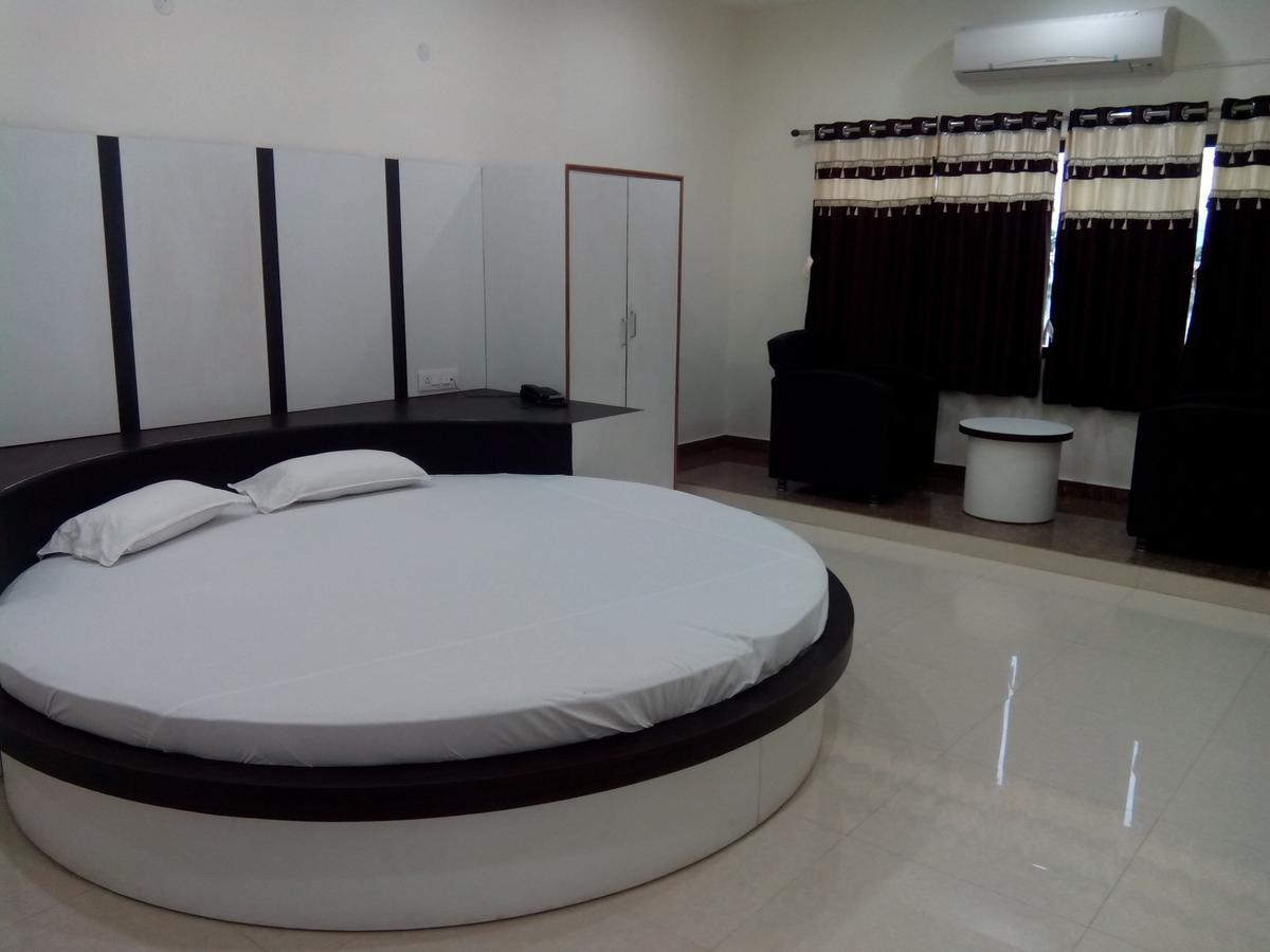 Hotel Bhammars Balangir Kamer foto