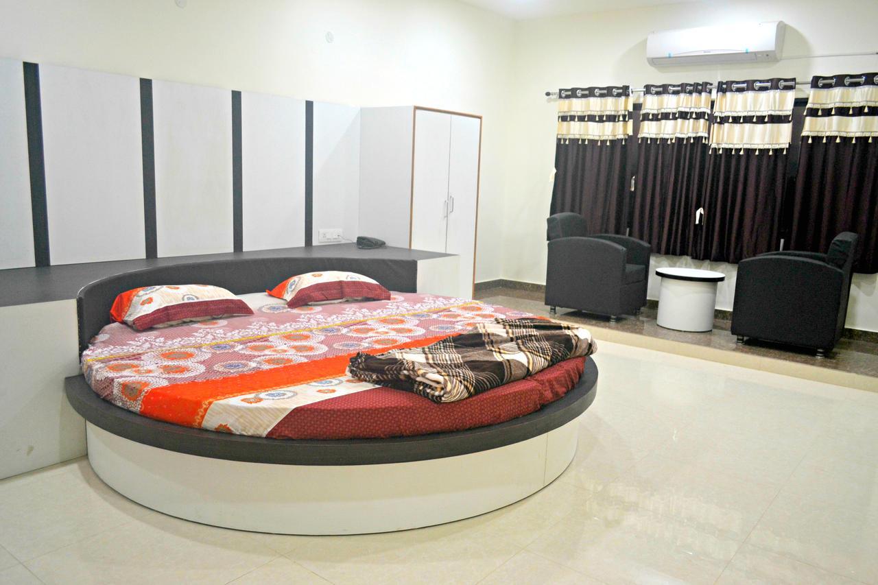 Hotel Bhammars Balangir Kamer foto