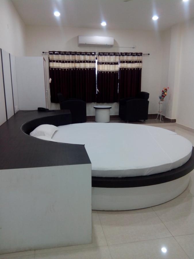 Hotel Bhammars Balangir Buitenkant foto